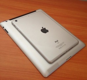 Applen pikku-iPad isomman päällä