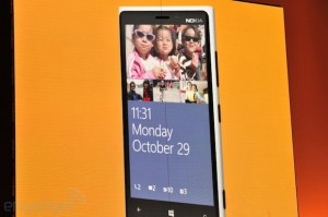 Uusi Facebook-sovellus Windows Phonen lukitusnäkymässä