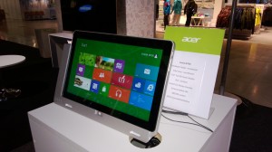 Acer Iconia W700 telakkakehyksessään