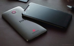 Musta HTC Deluxe GSMArenan julkaisemassa kuvassa