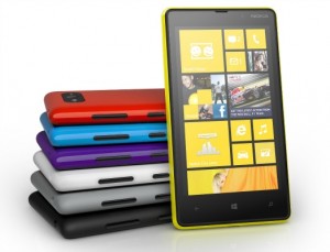 Nokia Lumia 820 eri väreissä