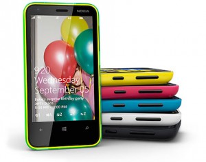 Nokian Lumia 620 eri väreissä