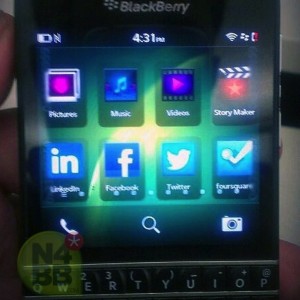 RIM BlackBerry X10 vuotaneessa kuvassa