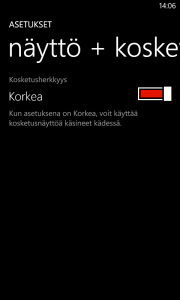 Näytön kosketusherkkyysasetus Lumia 820:ssä