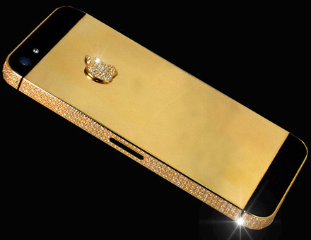 Kultaisen iPhone 5:n Apple-logo on koristeltu timantein