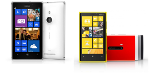 Nokia Lumia 925 (vasemmalla) ja Lumia 920