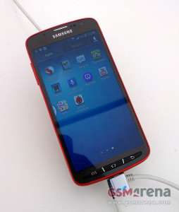 Samsung Galaxy S4 Active edestä GSMArenan julkaisemassa kuvassa
