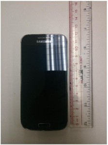 Samsung Galaxy S4 Mini edestä Weibossa julkaistussa vuotokuvassa