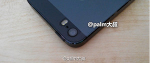 Väiteytty Apple iPhone 5S:n prototyyppi Weibo-kiinalaispalvelussa julkaistussa kuvassa