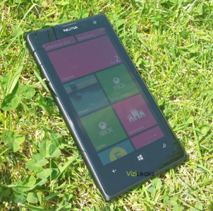 Nokia EOS näyttö päällä ViziLeaksin julkaisemassa kuvassa