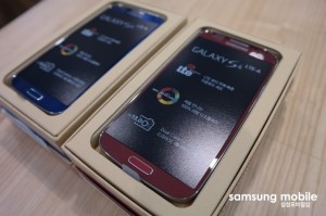 Samsung Galaxy S4 LTE-A kahtena eri värivaihtoehtona pakkauksissa