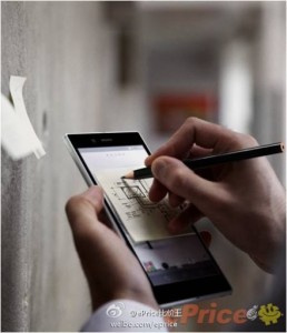 Sony Xperia ZU ja lyijykynä ePricen julkaisemassa kuvassa