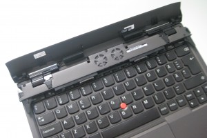Lenovo ThinkPad Helixin näppäimistöosa "luukku auki"