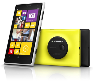 Nokia Lumia 1020 edestä ja takaa
