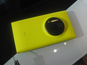 Nokia Lumia 1020 takaa
