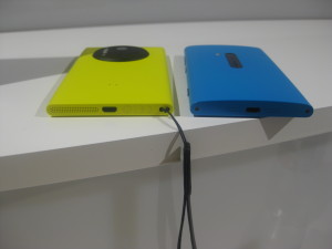 Nokia Lumia 1020 ja Lumia 920 paksuusvertailussa