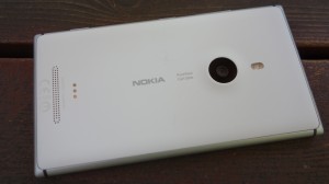 Nokia Lumia 925 takaa