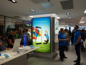 Samsung Experience Store avajaispäivänä