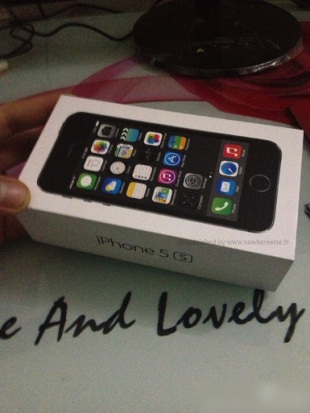 Apple iPhone 5S:n väitetty pakkaus aiemmin vuotaneessa kuvassa
