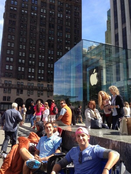 iPhone 5S/5C -jono Applen New Yorkin Fifth Avenuen Storen edessä