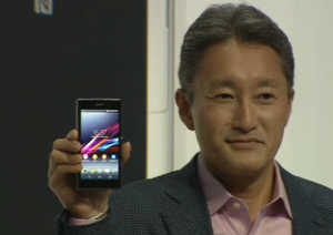 Sonyn pääjohtaja Kazuo Hirai esittelee Xperia Z1:tä