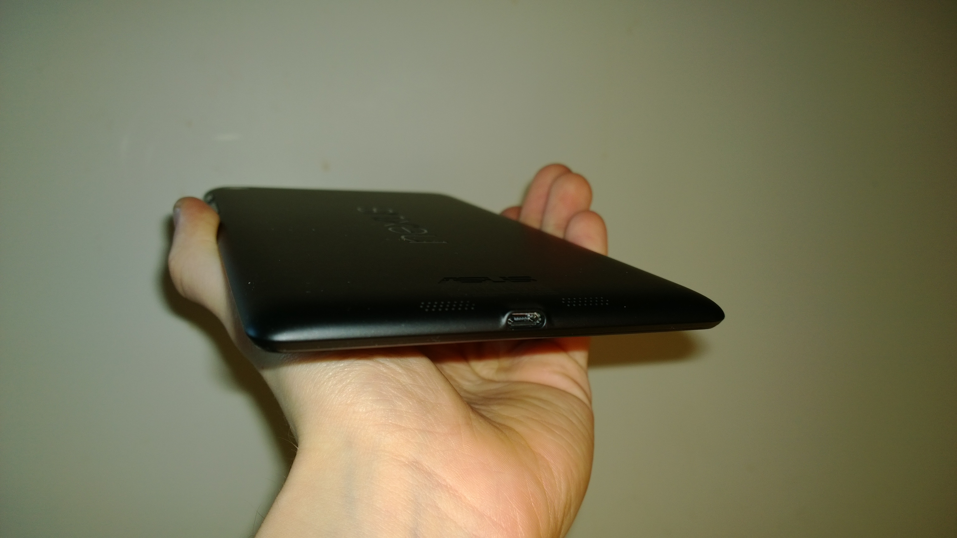 Nexus 7 alhaalta