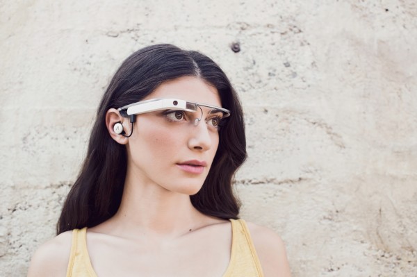 Google Glassin uusi versio - mukana korvakuuloke