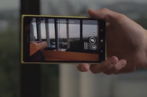 Nokia Camera Lumia 1520:ssa - huomaa oikeassa reunassa näyttöä aiemman kahden sijaan kolme kuvaustilavaihtoehtoa