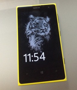 Nokia on tuonut Glance Screenille myös kuvamahdollisuuden - tässä näkyvissä aiemmassa Lumia 1020 -puhelimessa