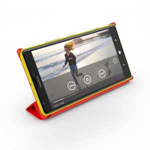 Nokia Lumia 1520 ja seisontatueksi taittuva suojakuori