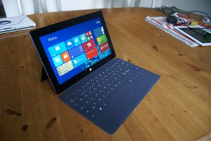 Nykyinen Microsoft Surface Pro 2 ja Touch Cover -näppäimistö