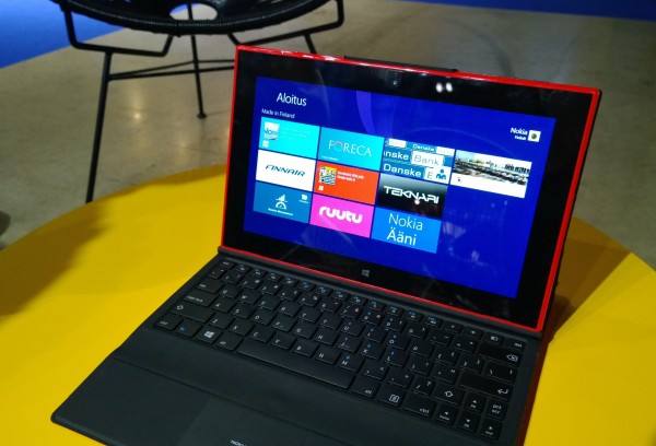 Nokia Lumia 2520 ja Power Keyboard -näppäimistöosa