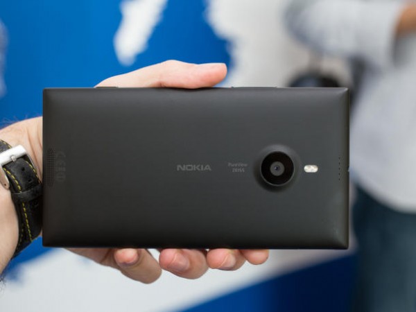 Nokia Lumia 1520:n musta versio