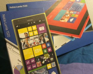 Lumia 1520:n ja Lumia 2520:n myyntipakkaukset