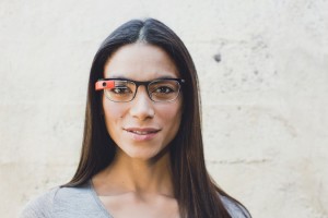 Google Glass ja yksi uusista silmälasikehysmalleista