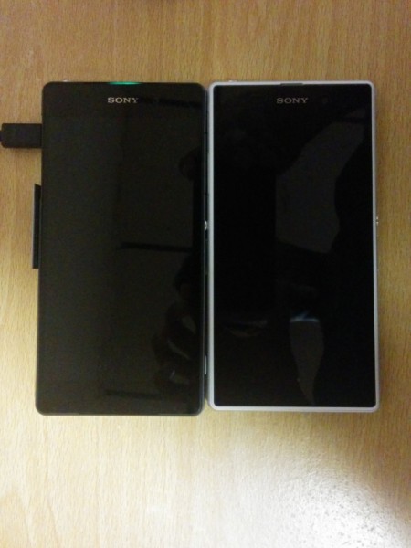 Sony D6503 / Sirius vasemmalla ja nykyinen myynnissä oleva Xperia Z1 oikealla Xperia Blogin julkaisemassa kuvassa