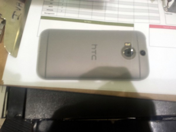 HTC:n uusi One takaa HardForum-keskustelupalstalla julkaistussa kuvassa