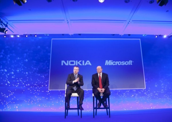Nokian Elop ja Microsoftin Ballmer lavalla 11. helmikuuta 2011