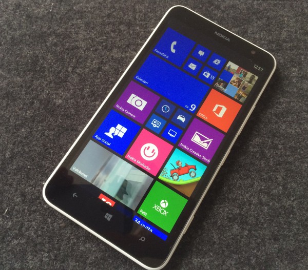 Lumia 1320:n ja Windows Phonen aloitusnäkymä