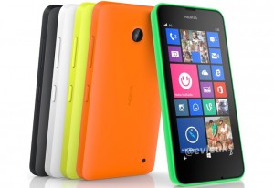 Nokia Lumia 630 eri väreissä @evleaksin aiemmin vuotamassa lehdistökuvassa
