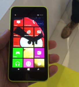 Pienemmilläkin näytöillä saa halutessaan Windows Phone 8.1:ssä vierekkäin kolme keskikokoista tai kuusi pientä tapahtumaruutua aiemman kahden/neljän sijaan