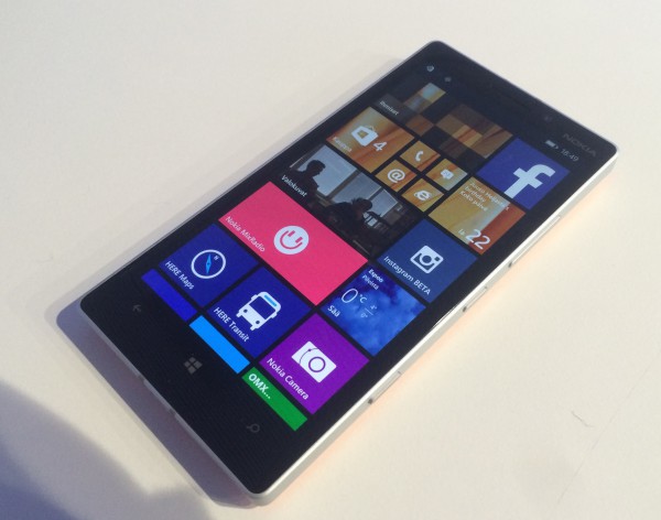 Lumia 930:ssä on muuten loistava näyttö, mutta Glance Screen uupuu