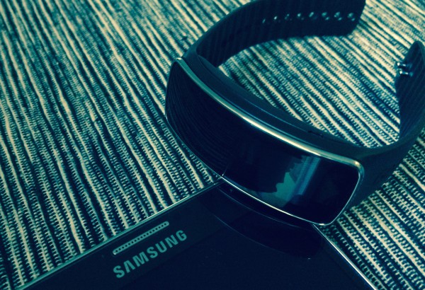 Samsung Gear Fit oli testissä Galaxy Note 3:n kanssa