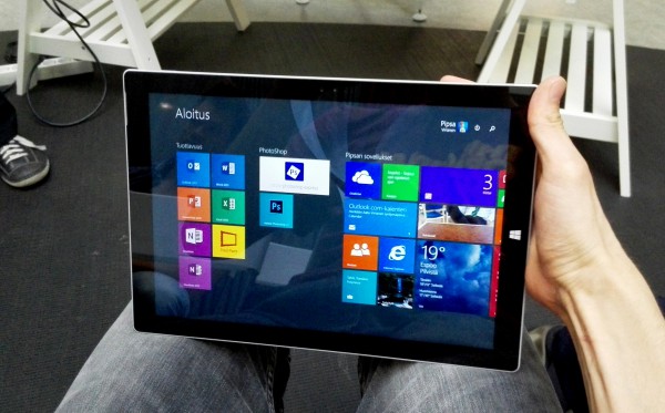Surface Pro 3 toimittajan omissa käsissä
