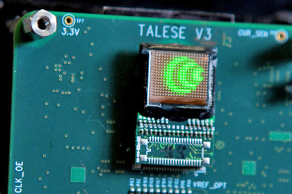 Komponentti, joka ohjaaa Ostendon hologrammiprojektoreita. Kuva: online.wsj.com