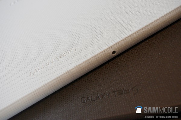 Galaxy Tab S:n Flip Cover kahdessa värissä