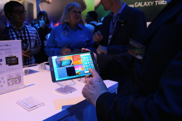 SideSync 3.0 mahdollistaa puhelimen käytön Galaxy Tab S:n näytöltä. Kuva: Lasse Pulkkinen