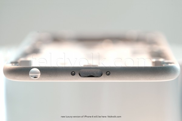 Vuotokuvassa väitetty iPhone 6:n takakuori. Kuuloke- ja Lightning-liittimien aukot on jo tehty, kaiuttimen ja mikrofonin aukot puuttuvat vielä