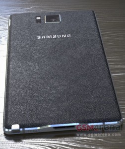 Vuotokuva Samsung Galaxy Note 4:n takaosasta