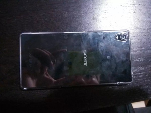 Vuotokuvassa luultavasti Sony Xperia Z3